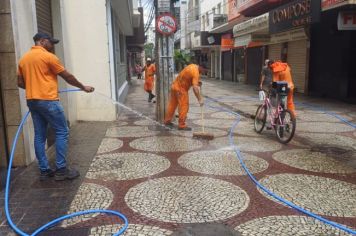 SAAE realiza lavagem no calçadão