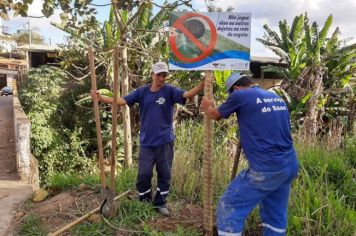 Projeto técnico social da ETE-Viçosa instala placas educativas ao longo do Ribeirão São Bartolomeu